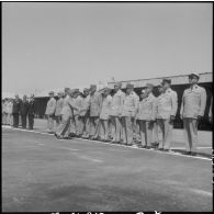 Le général Gambiez, faisant ses adieux.