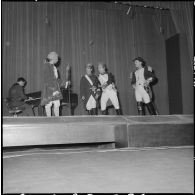 La fille du "Tabour major" jouée par l'équipe de l'aviation.