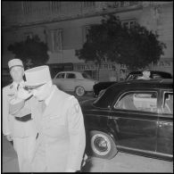 Finale de télé-Bled. L'arrivée d'une autorité militaire.