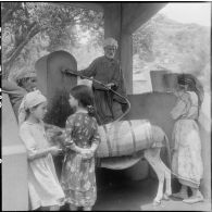 Les villageois de Cheurfa sont à la fontaine.