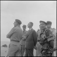 A Sidi-Ferruch, pendant le largage de parachutistes coloniaux.