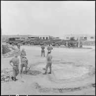 Déblayage des ruines.<br>