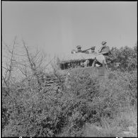 La patrouille continue.