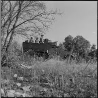 Un Half-track en patrouille.