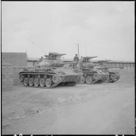 Les chars à l'entrée de Mecha-Mich.