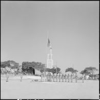 Prise d'armes par le Génie saharien à Port-aux-Poules.