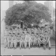 Le personnel du 12e bataillon d'infanterie (BI).
