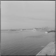 La "pervenche" quitte Bône pour une nouvelle mission.