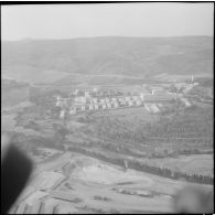 L'Alouette III, pendant son vol au-dessus de la banlieue algéroise.