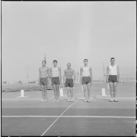 Présentation des concurrents en départ et à l'arrivée de la course de relais.