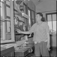 Un ouvrier de la Société nationale des chemins de fer en Algérie.