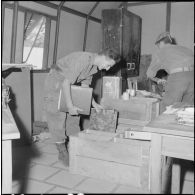 Mise en caisse des archives du 30e régiment de dragons.