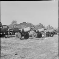 Vue du matériel et des préparatifs du déménagement du 3e groupe du 64e régiment d'artillerie.
