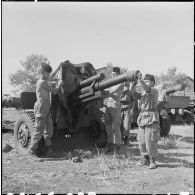 Vue du matériel et des préparatifs du déménagement du 3e groupe du 64e régiment d'artillerie.