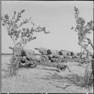 Vue du matériel et des préparatifs du déménagement du 3e groupe du 64e régiment d'artillerie.