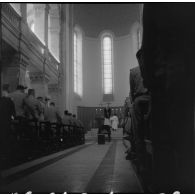 Au cours de la messe à la chapelle de l'Hôpital Maillot.