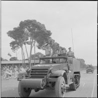 Défilé des half-track.