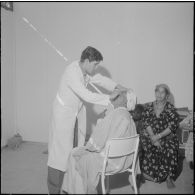 Infirmerie. Les parents des jeunes élèves peuvent aussi profiter des soins donnés à l'infirmerie du centre.