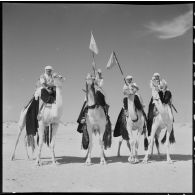 Bir el Adal. Cérémonie de l'échange des montures. Présentation des fanions des Compagnies.