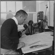 Alger. SNCFA. Le régulateur n°1 dirige la circulation des trains dans l'Algérois (régulateur Ouest).