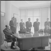 Maison Blanche. Robert Buron pendant son allocution, Jean Morin à sa droite.