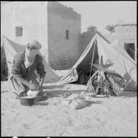 Fabrication de la Kesra sous les murs du bordj de Sif-el-Ménadi.