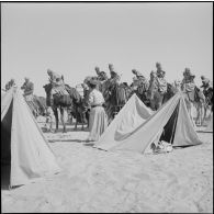 El Oued. Installation du campement.
