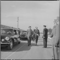 La Reghaïa. Cérémonie du 11 Novembre 1961. Arrivée de Jean Morin et du général Ailleret.