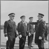 La Reghaïa. Cérémonie du 11 Novembre 1961. Remise de décoration par le général Fourquet.