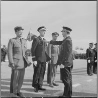 La Reghaïa. Cérémonie du 11 Novembre 1961. Remise de décoration par le général Fourquet.