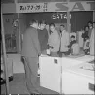 Alger. Exposition d'électroménager. Stand de frigidaires.