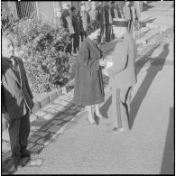 Alger. Caserne d'Orléans. Le colonel Coll remet les médailles du travail.