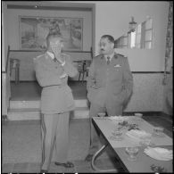 Alger. Caserne d'Orléans. Foyer de la DRTTA, où a lieu le pot d'honneur en fin de cérémonie. Les officiers de la DRTTA.