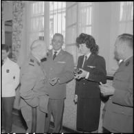 Alger. Caserne d'Orléans. Foyer de la DRTTA, où a lieu le pot d'honneur en fin de cérémonie. Les officiers de la DRTTA.
