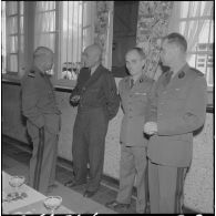 Alger. Caserne d'Orléans. Foyer de la DRTTA, où a lieu le pot d'honneur en fin de cérémonie. Les officiers de la DRTTA.