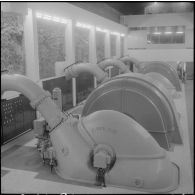 Barrage d'Erraguene. Les turbines dans la salle des machines.