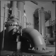 Barrage d'Erraguene. Conduite et pompe.