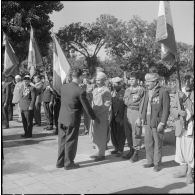 Cherchell. Visite de Raymond Triboulet. Cérémonie militaire avec des anciens combattants.