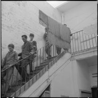 Bône. Manifestations. Arrestation de manifestants.