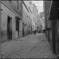Bône. Manifestations. Jet de pierres des manifestants.
