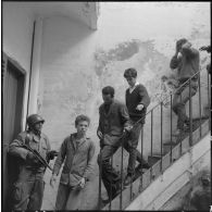 Bône. Manifestations. Arrestation de manifestants.