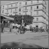 Bône. Cérémonie du 11 novembre 1961. Défilé.