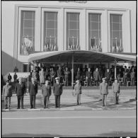 Bône. Cérémonie du 11 novembre 1961. La tribune des autorités.