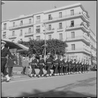 Bône. Cérémonie du 11 novembre 1961. Défilé.