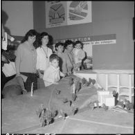 Inauguration de la foire exposition d'Oran. Visite de l'exposition itinérante.