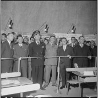 Inauguration de la foire exposition d'Oran. Les autorités sur le stand des enseignements.