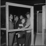 Inauguration de la foire exposition d'Oran. Visite de l'exposition.