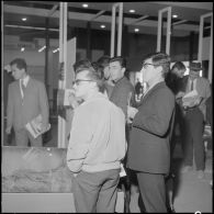 Inauguration de la foire exposition d'Oran. Visite de l'exposition.