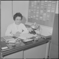 Alger. Clinique du centre hospitalier de la Madeleine. Portrait d'une secrétaire médicale.