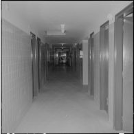 Alger. Clinique du centre hospitalier de la Madeleine. Le couloir du bloc opératoire.